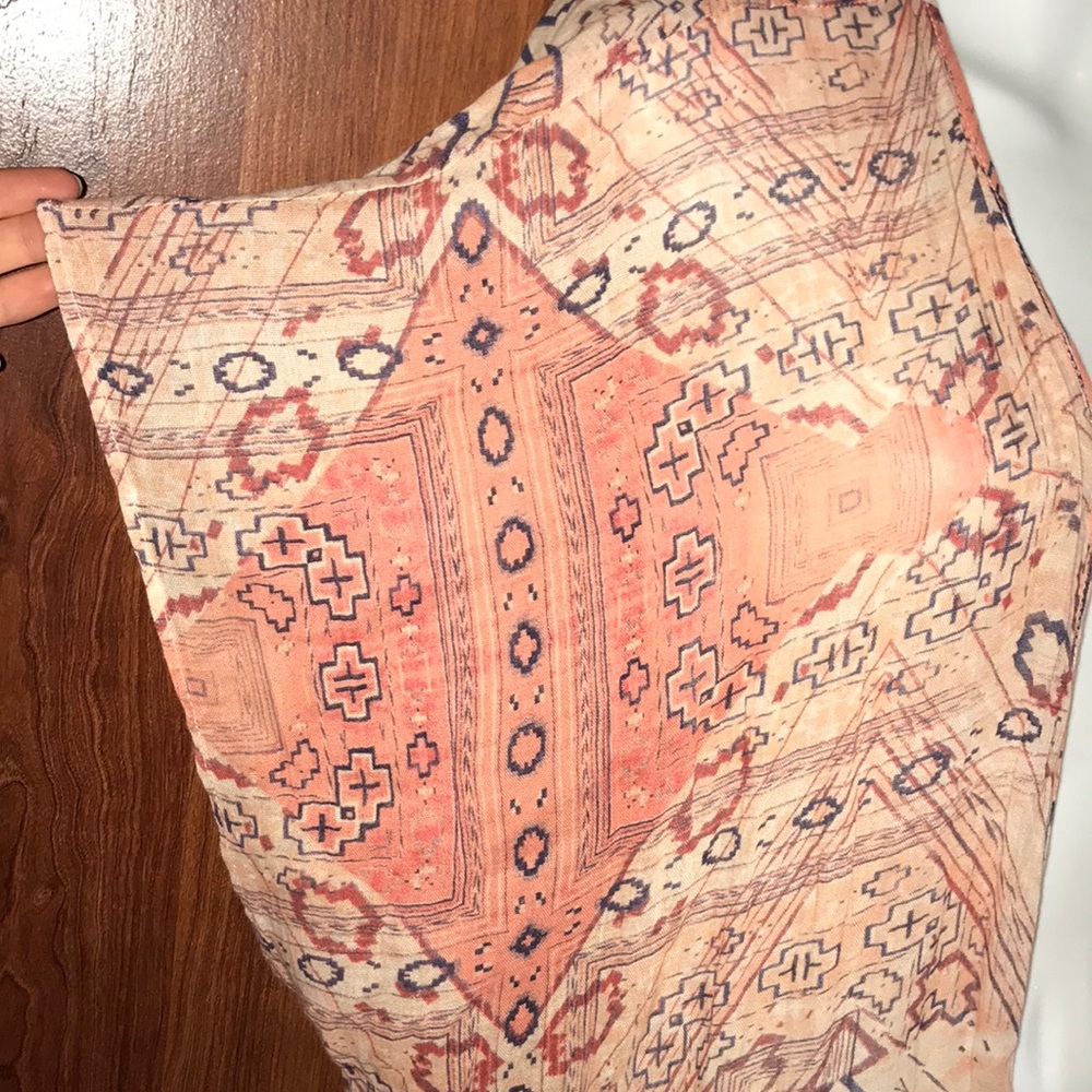 Patterned shawl - Picture 2 of 5